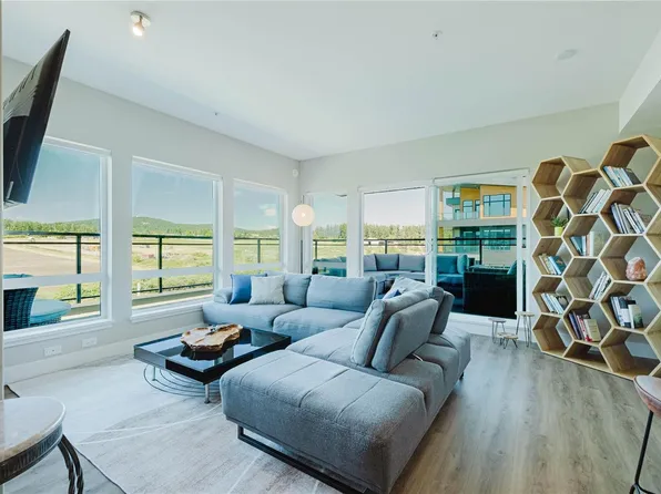 2500 Hackett Cres #501, Central Saanich, BC V8M 2B9