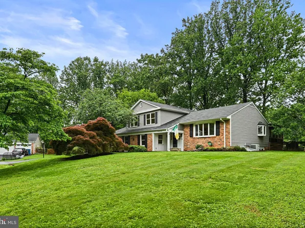1716 Saddle Ridge Ct, Vienna, VA 22182