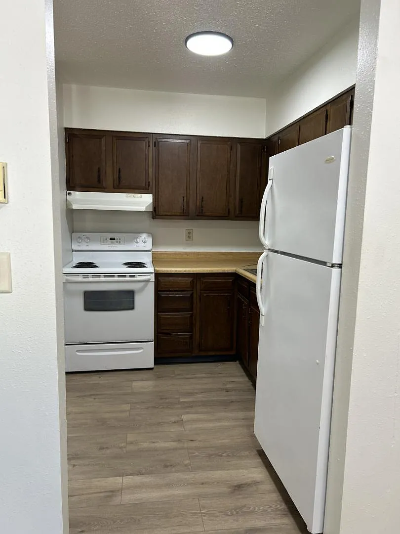 904 Baker St - 6 — Photo 3
