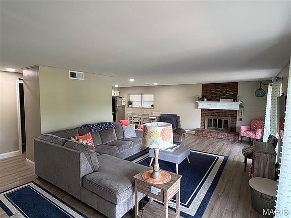 5th image of 501 Arbor Ln