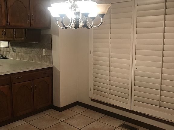 4th image of 2900 Regency Ct