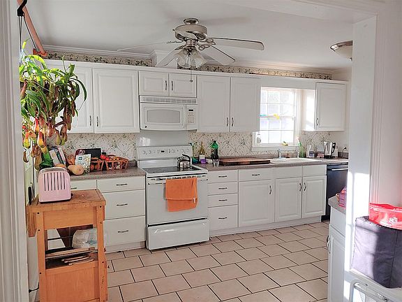 5th image of 3237 Woodlawn Dr