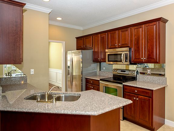 4th image of 2309 Louisiana Ct