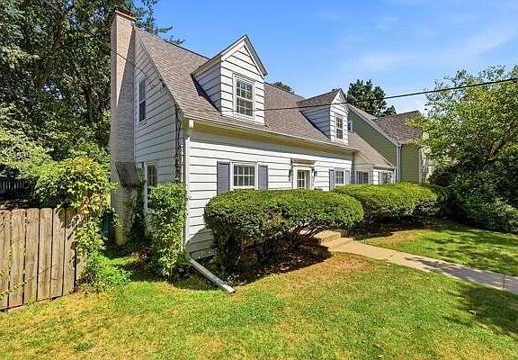 2nd image of 526 Montrose Ave