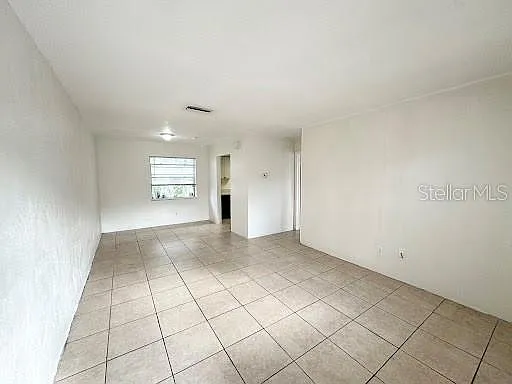 1 bed, 1.0 bath, 800 sqft, $775 — Photo 2