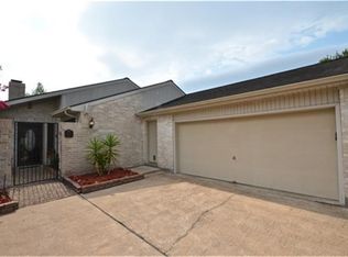 223 Essex Pl, Stafford, TX 77477
