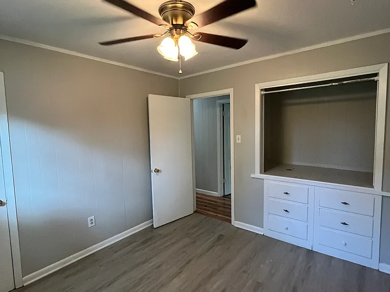 1916 Alison Ave — Photo 5