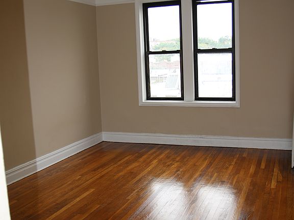 2nd image of 3070 48th St APT 4D