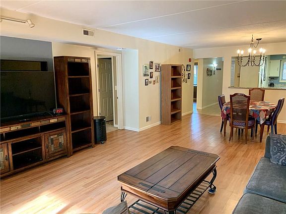 3rd image of 650 E Greenwich Ave APT 5-102