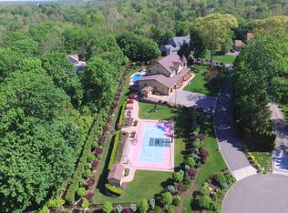 15 Vento Ln, Setauket, NY 11733