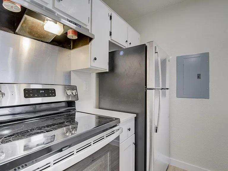 Moser Gardens Apartments — Photo 2