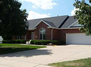 2102 Woodbine Rd, Bloomington, IL 61704