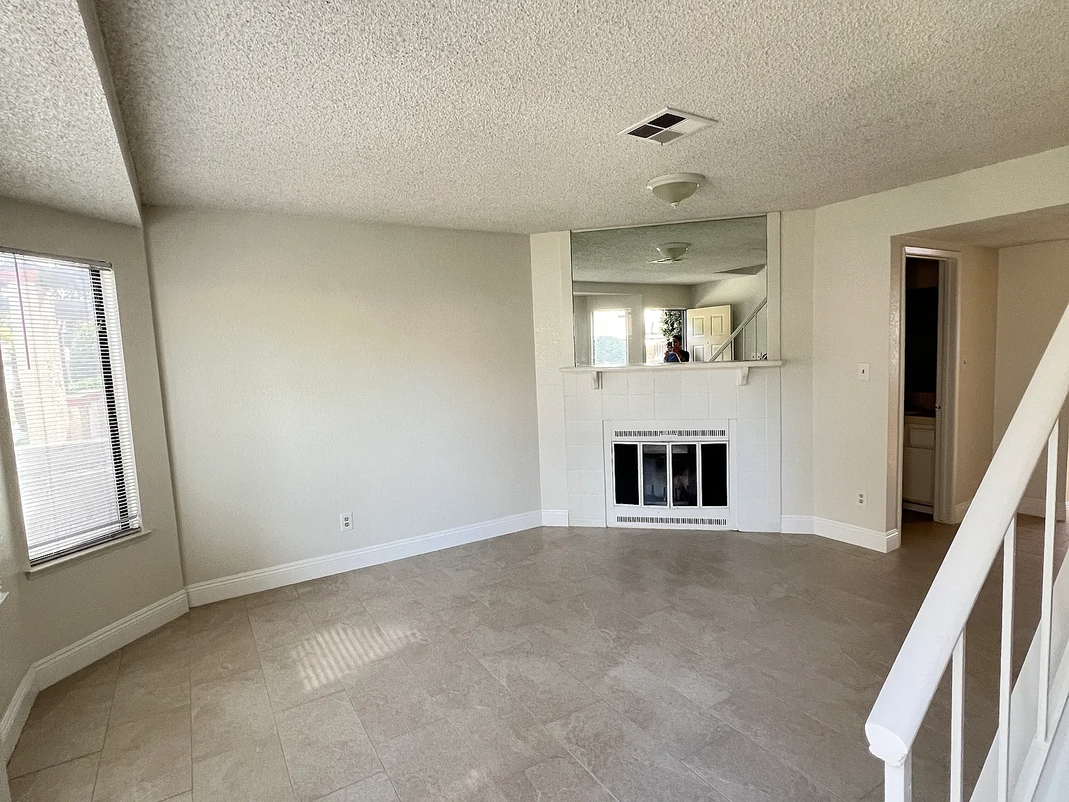 2 bed, 1.5 bath, 1108 sqft, $2,000 — Photo 4