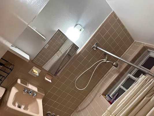 Rented by Eric Goodman Realty Corp | media 3