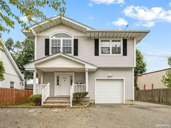 719 S Oyster Bay Road, Plainview, NY 11803