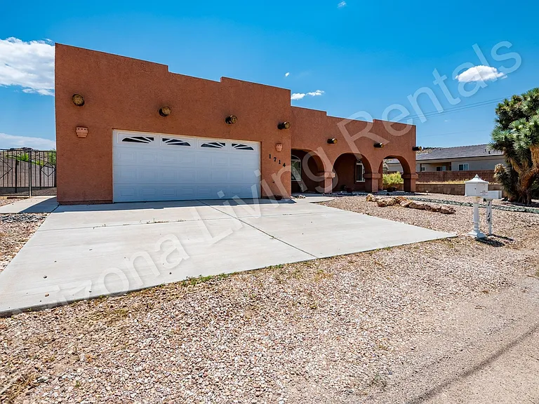 1714 Florence Ave — Photo 2