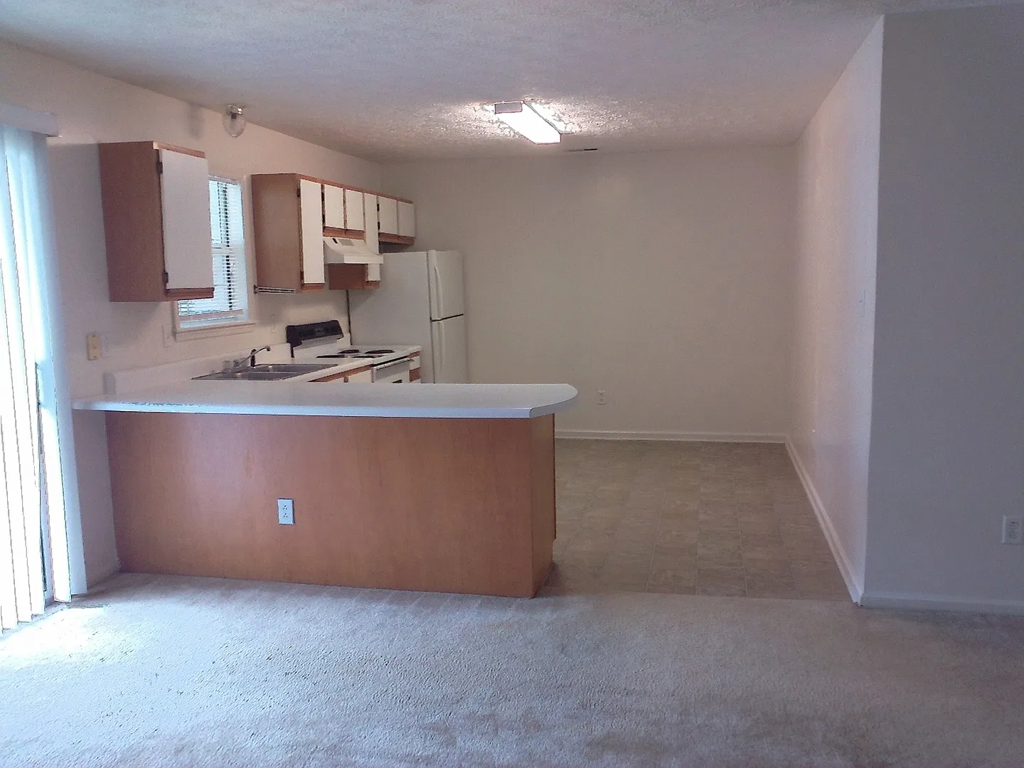 2 Bedroom, 1 bath apartment - upstairs unit — Photo 3