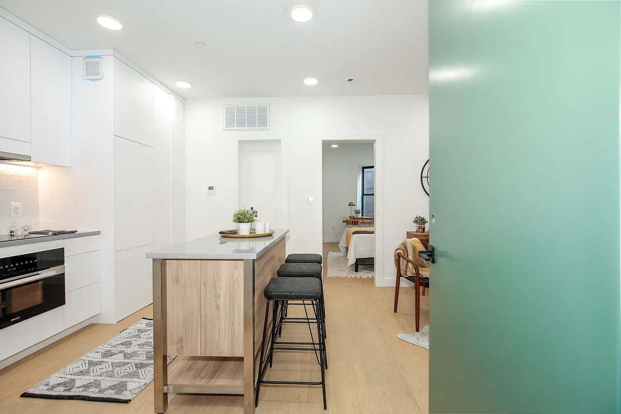 1 bed, $2,400 — Photo 3