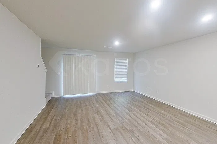 3 bed, 2.5 bath, 1648 sqft, $1,625 — Photo 3