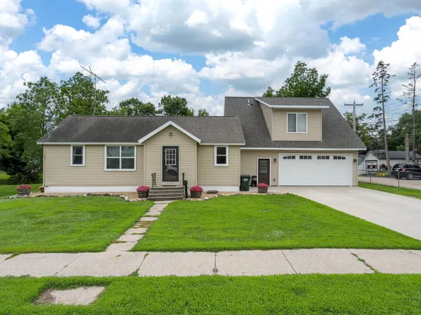 404 Paquin St E, Waterville, MN 56096