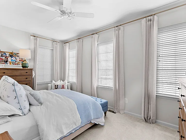 22840 Goldsborough Ter — Photo 30