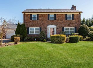 38 Bartlett Dr, Manhasset, NY 11030