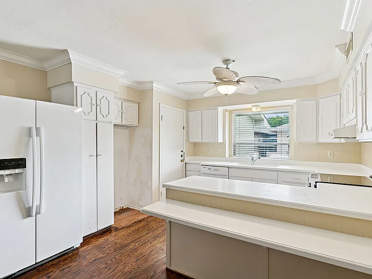 6367 Diamond Head Cir #D — Photo 11