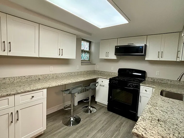 31A Dwight St #1B — Photo 1