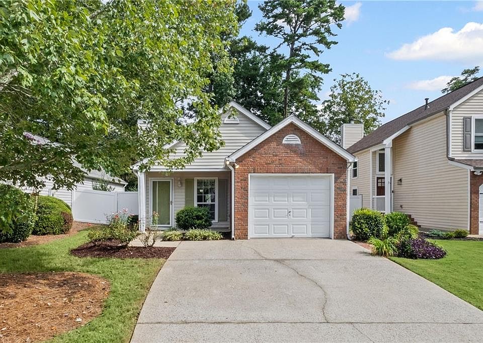 1st image of 525 Stanford Pl