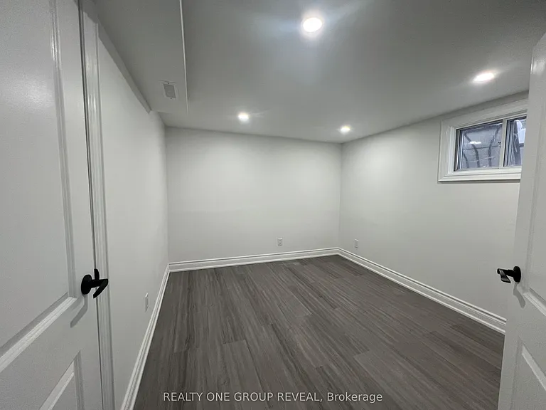 75 Regatta Cres #BASEMENT — Photo 16