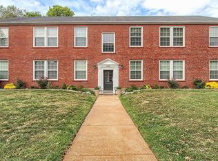 (560) 8161 Whitburn Dr, Clayton, MO 63105