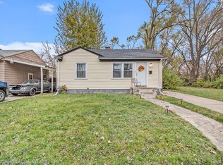 26864 Notre Dame St, Inkster, MI 48141