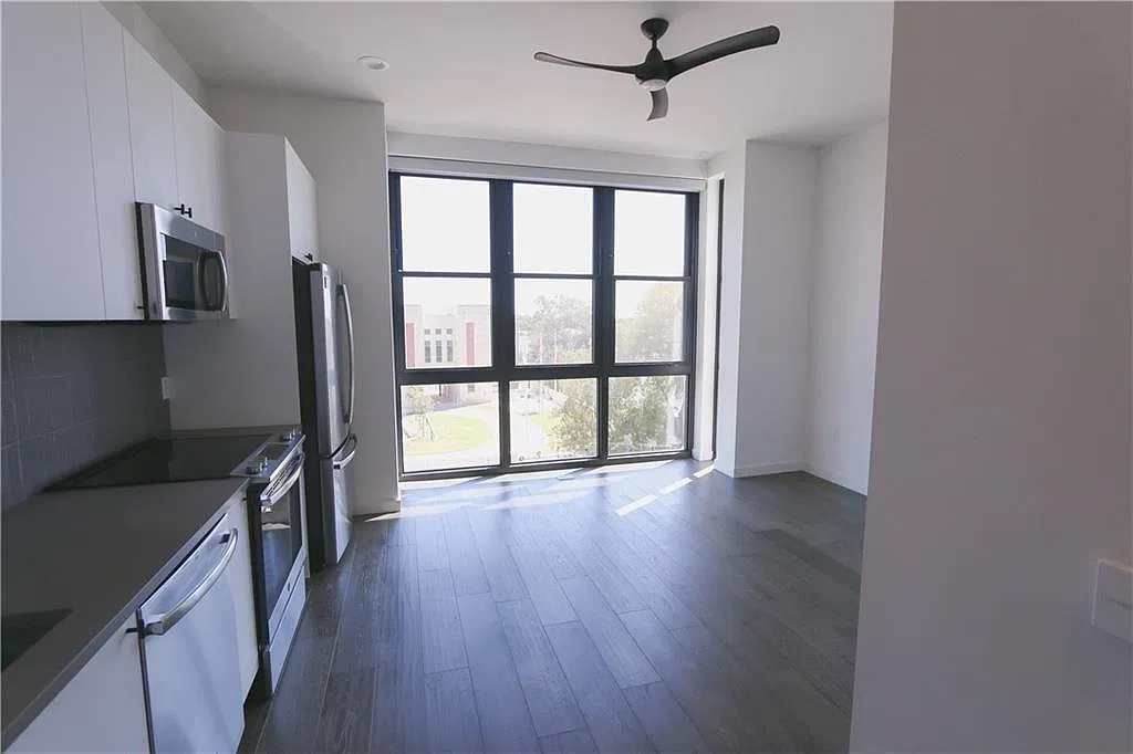 800 Embassy Dr — Photo 1