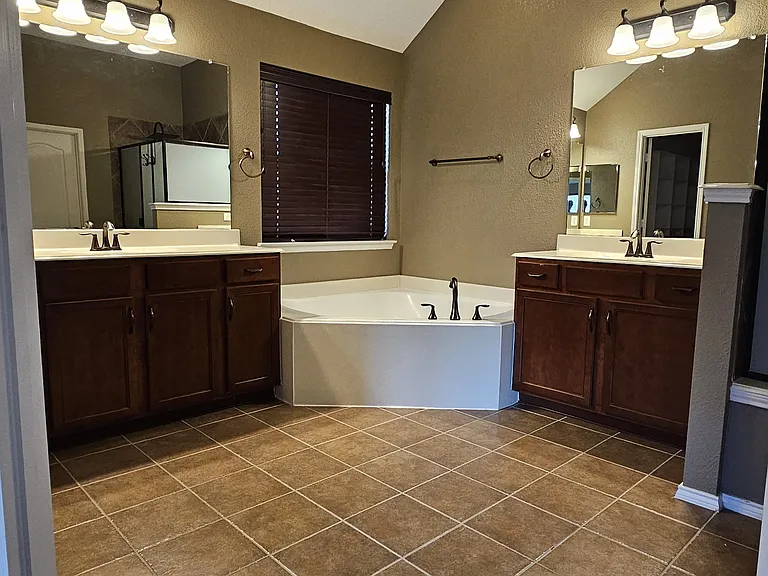 1202 Chestnut Hill Dr — Photo 14