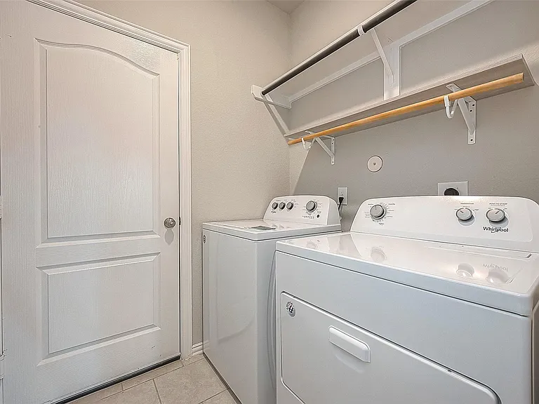 7446 French Quarter Ct — Photo 23