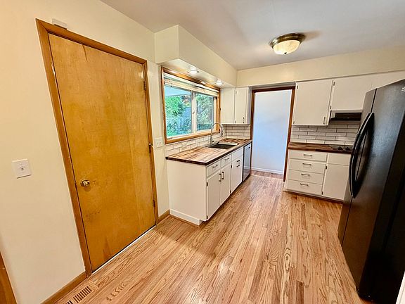 2nd image of 1712 SE 104th Ave