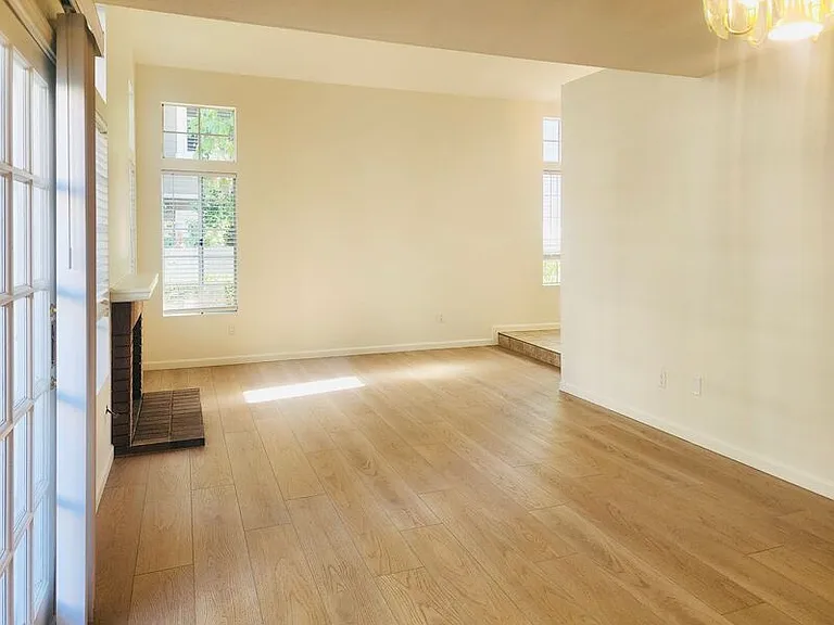 2275 Hawthorne Pl — Photo 7