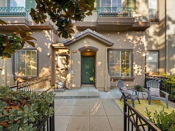 3rd image of 3285 Vineyard Park Way