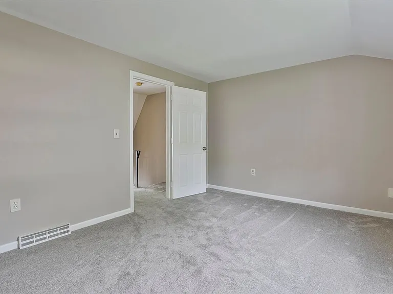 37 Cannongate III Rd — Photo 25