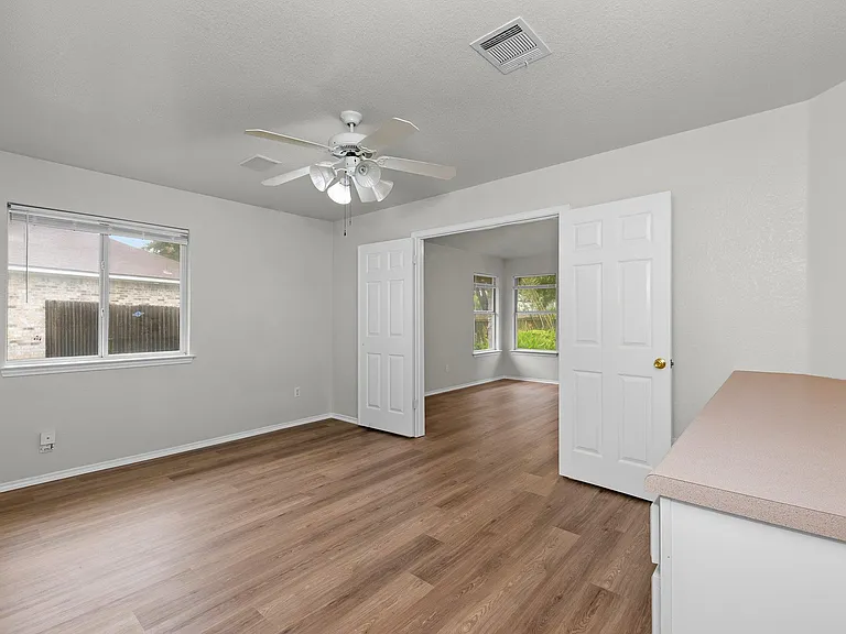 3904 Cadoz Ct — Photo 28