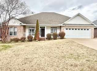 51 Ouachita Dr, Maumelle, AR 72113