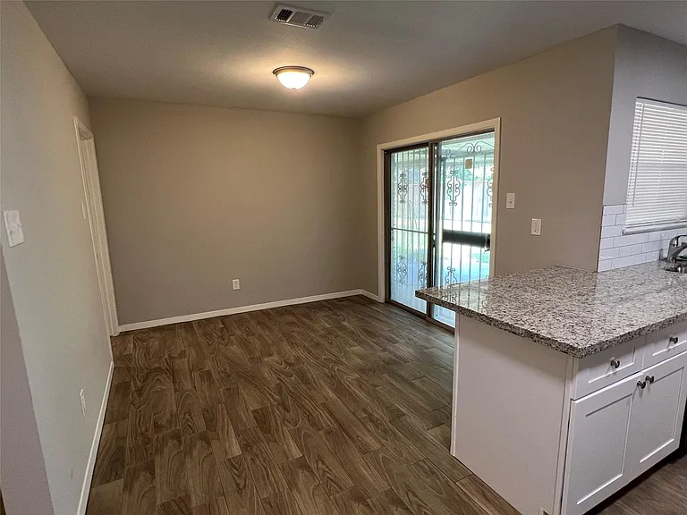 10503 Homestead Rd — Photo 9
