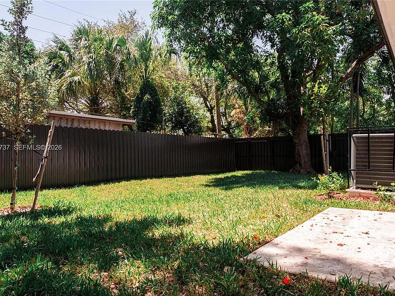 2522 NW 9th Pl — Photo 34