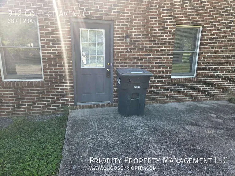 912 College Ave — Photo 16
