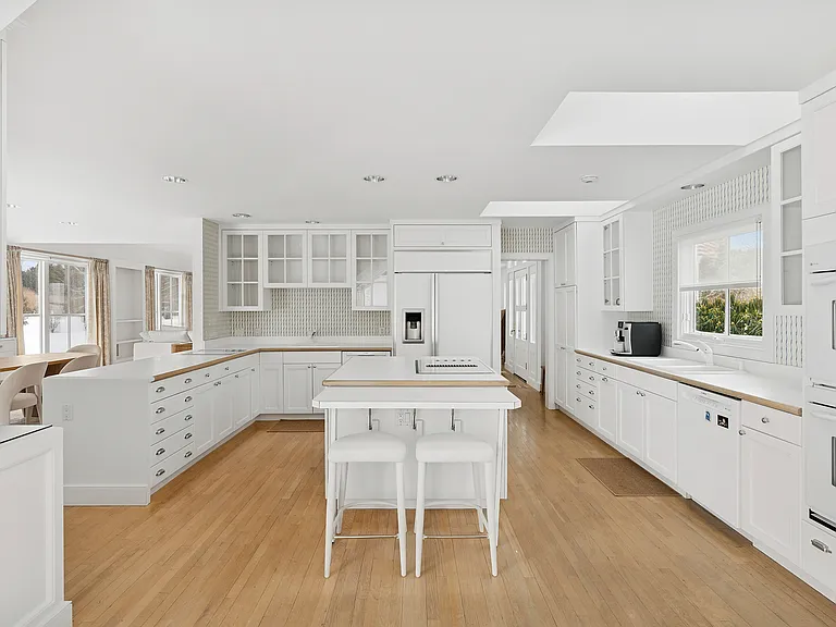 284 Ocean Rd — Photo 3