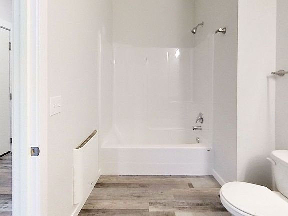 5th image of 2540 S 42nd St #303
