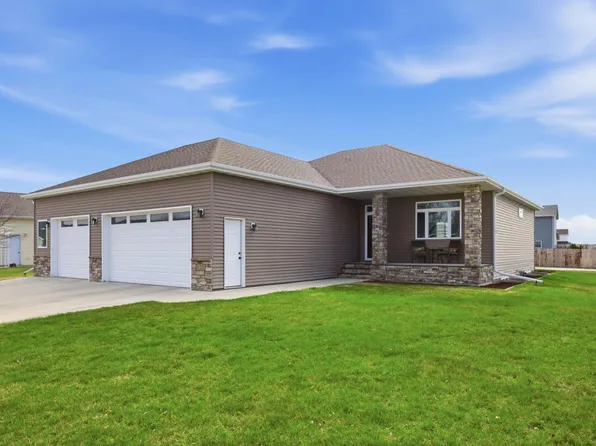 825 18th Ave W, West Fargo, ND 58078