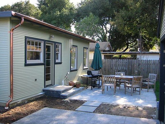 Bluestone kitchen patio