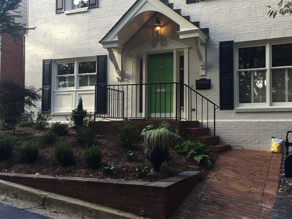 2nd image of 3826 Courtyard Dr SE