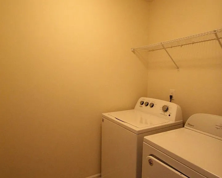 1044 Archibald Ave — Photo 13